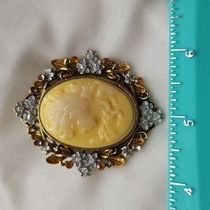 Women's Beauty Head Cameo Brooch Retro Style Pin Rhinestone Floral NWOT Yellow